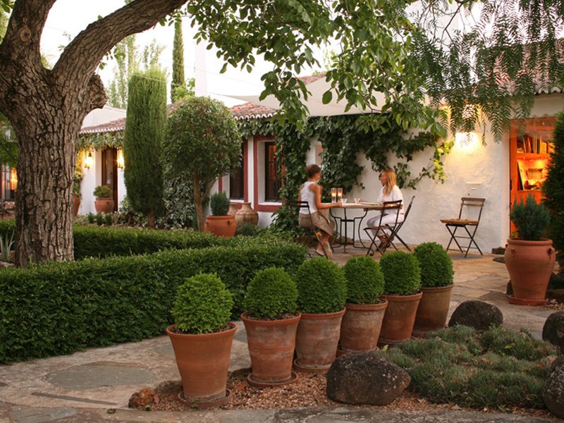 10-Monte-da-Fornalha-Estremoz-Evora-Portugal-Charming-Hotel-Eating-Outside - Copy