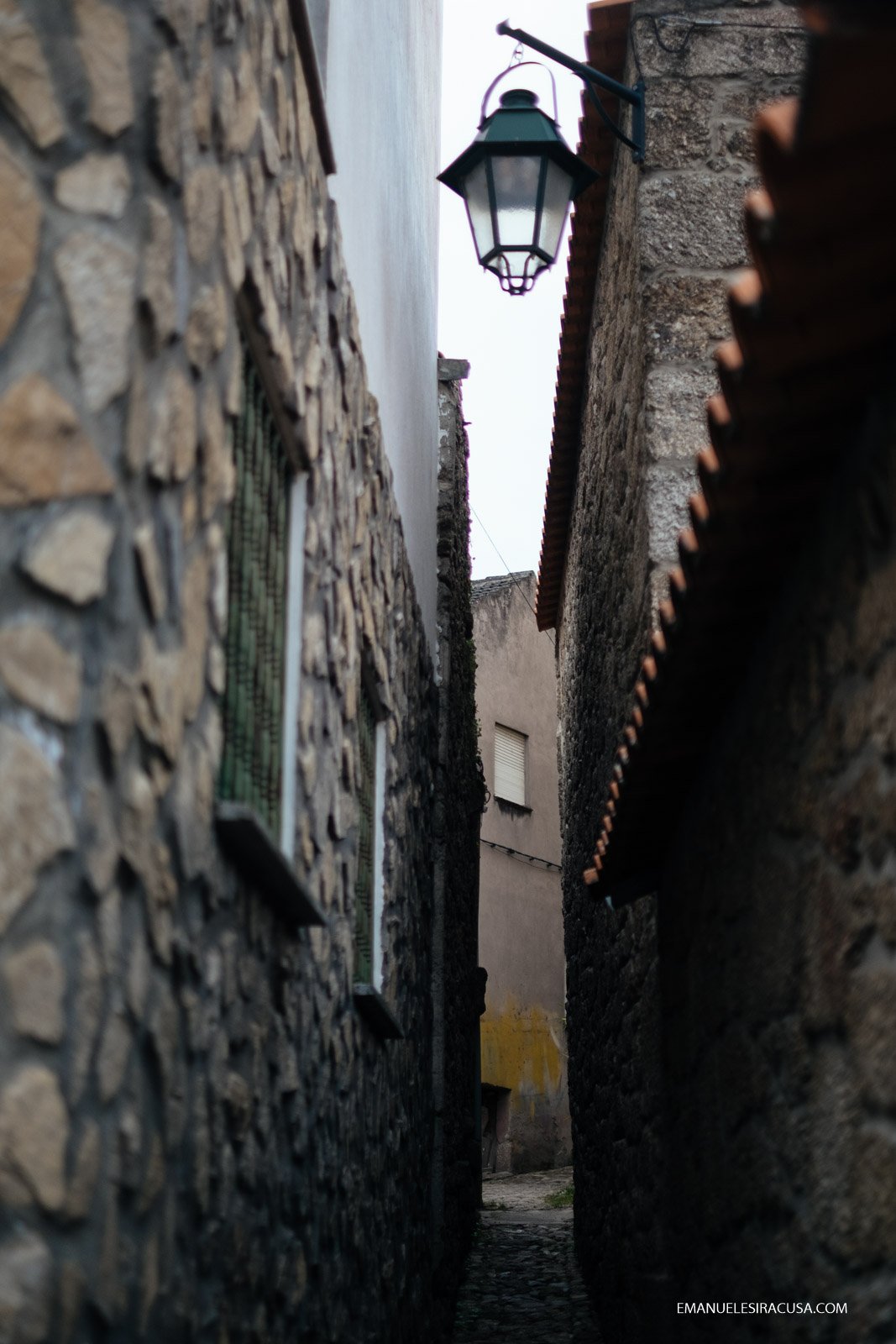 A narrow lane in Belmonte, 2016 - photo by Emanuele Siracusa for Nelson Carvalheiro Travel & Food and Centro de Portugal